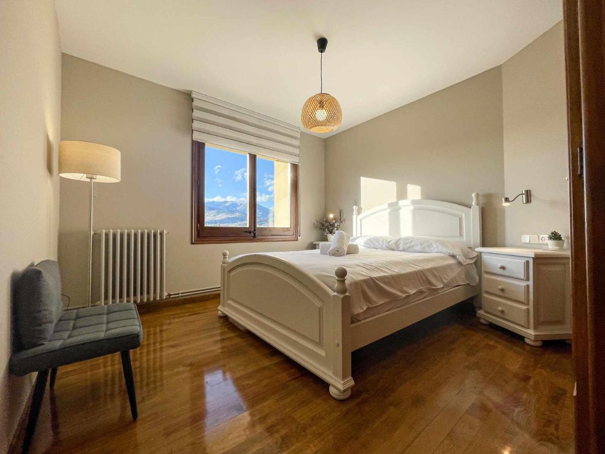 Cal Gatesques 1 Apartment